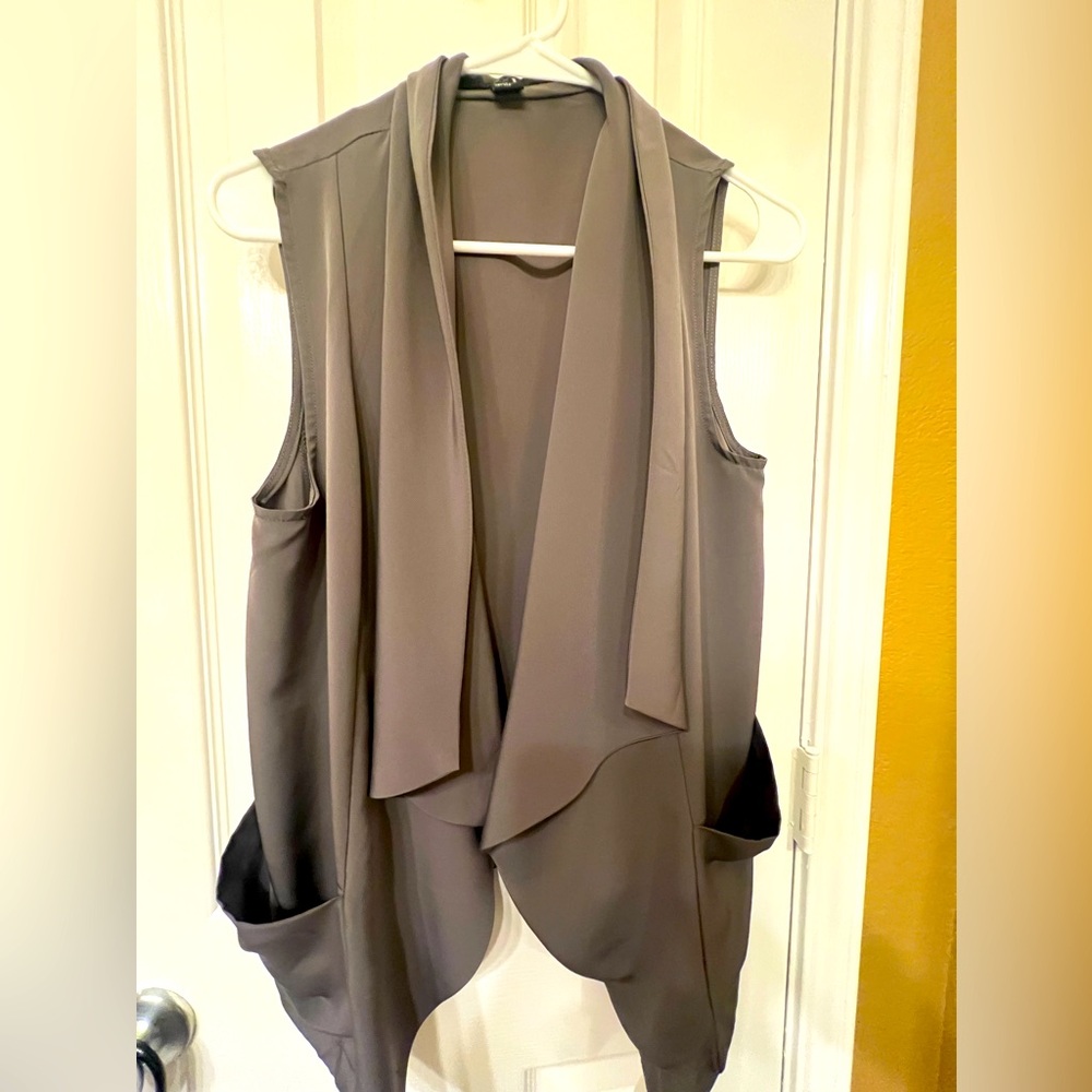 Forever 21 grey drapey sleeveless vest with pockets, size small.